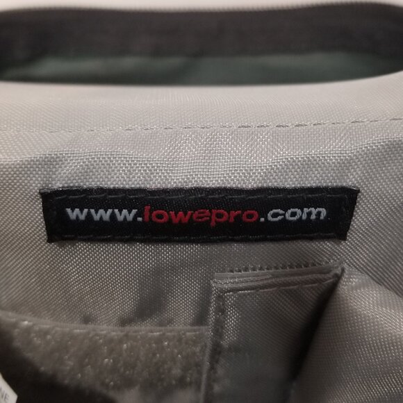 Lowepro Nova Micro AW Camera Shoulder Bag (Forest Green/Black), EUC - Picture 8 of 13